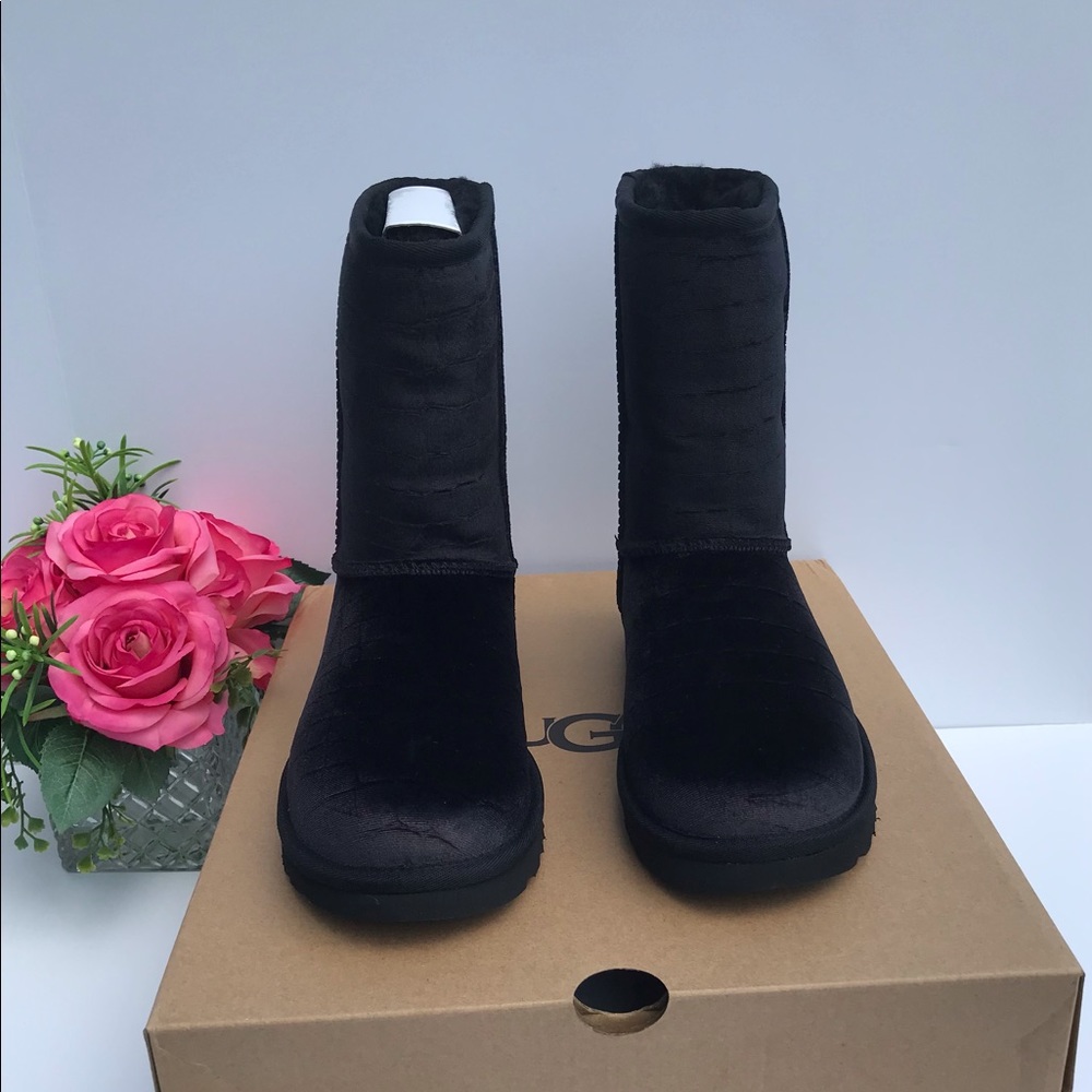 UGG Classic Short II Croc Boots - Picture 4 of 8